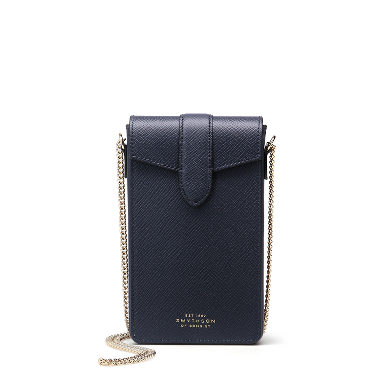 Phone Case with Chain in Panama