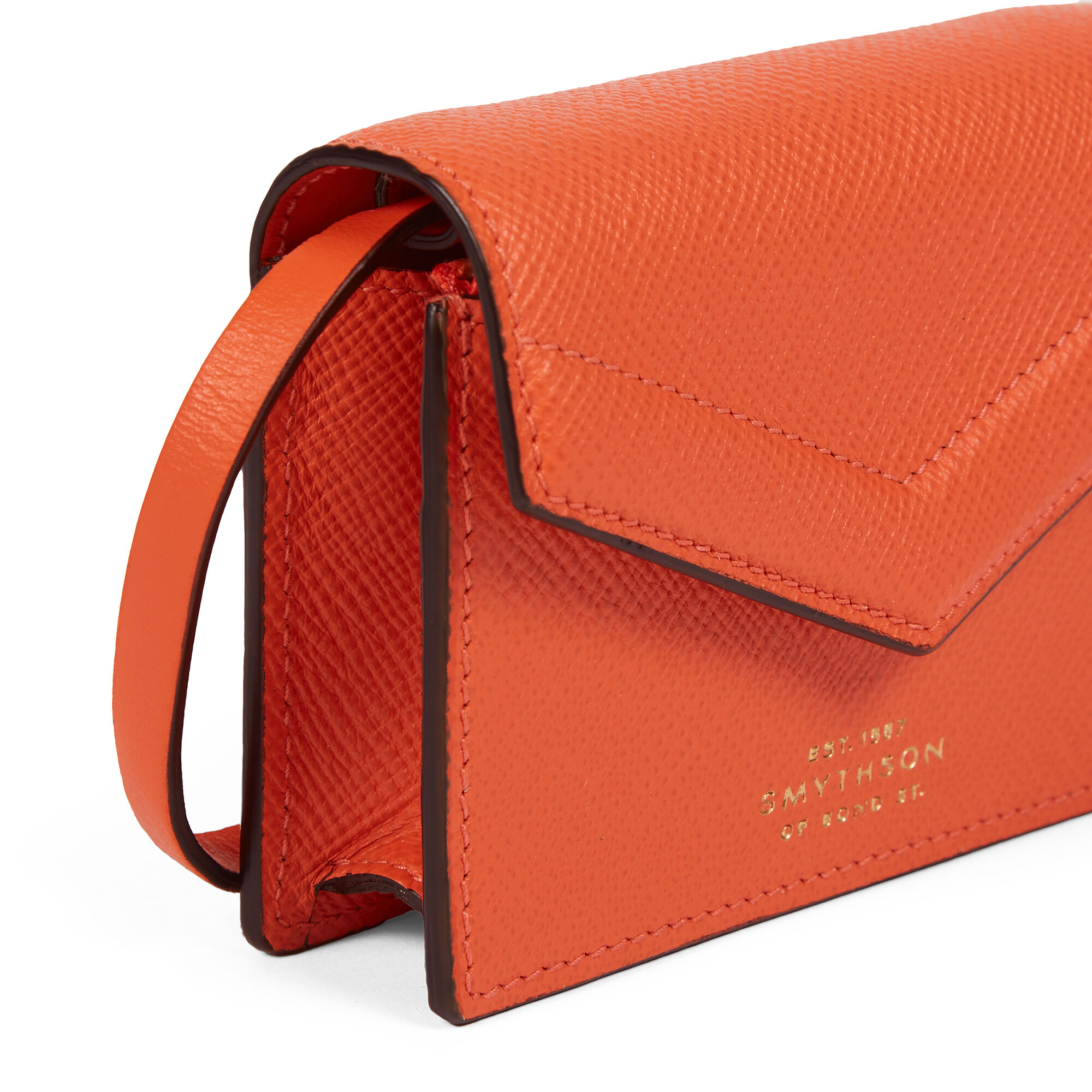 Panamaレザー Envelopeカードケースクロスボディ in orange | Smythson