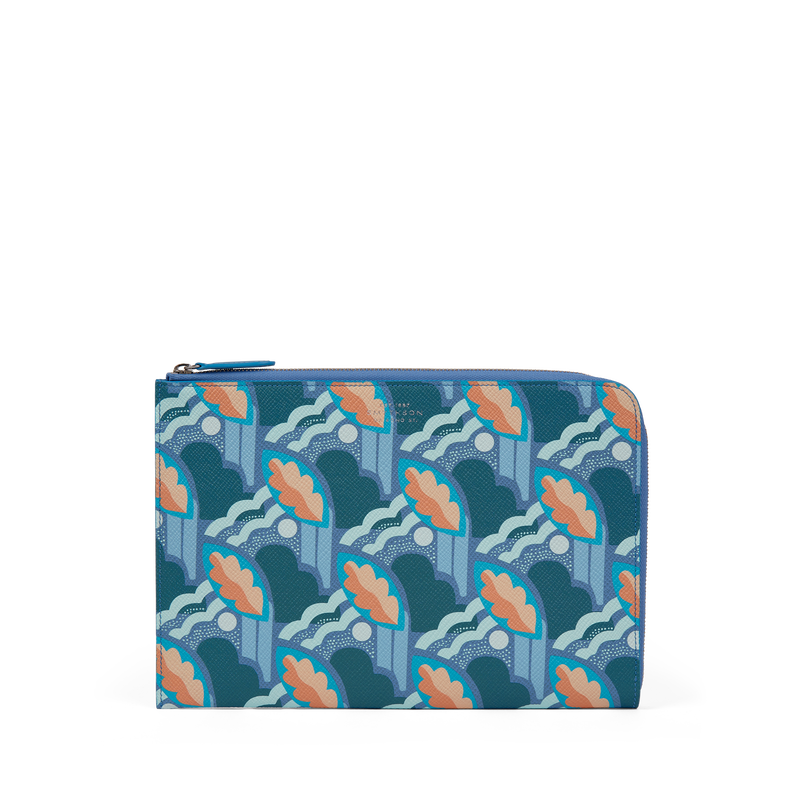 Slim Pouch in Panama