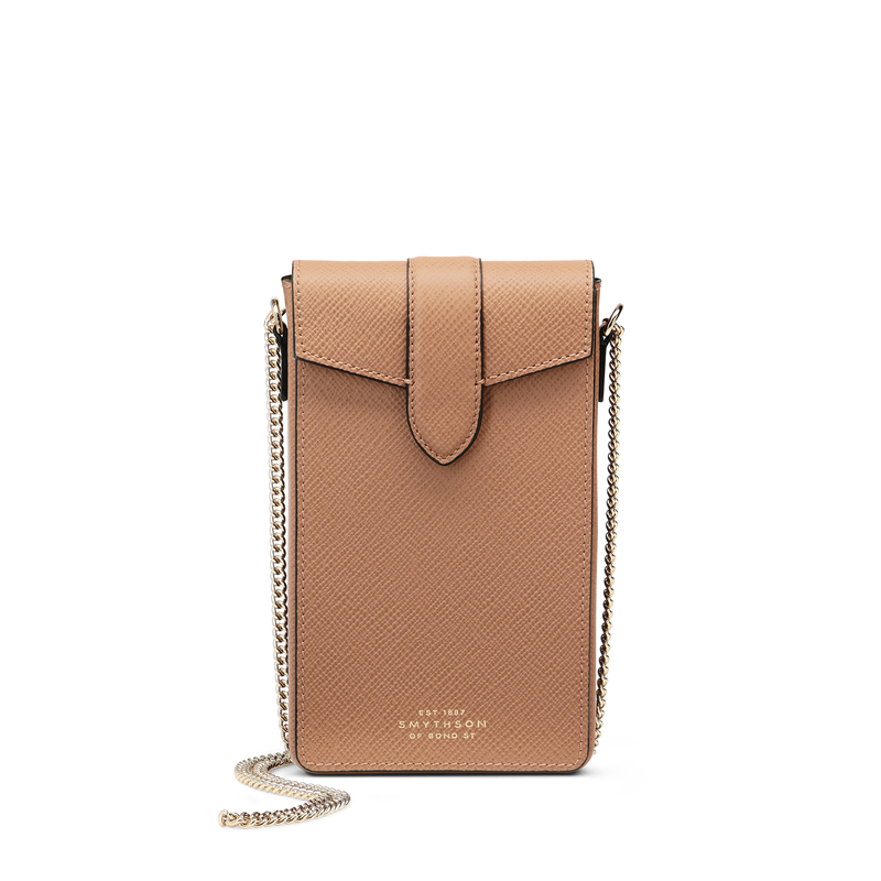 Phone Case with Chain in Panama