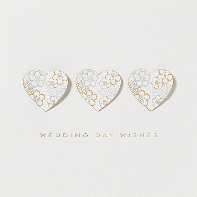 Hochzeitskarte mit floralen Herzmotiven in Weiß