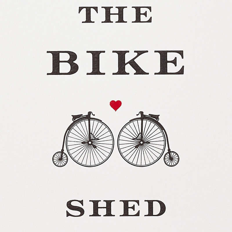 Karte „Meet Me Behind The Bike Shed“ in Weiß