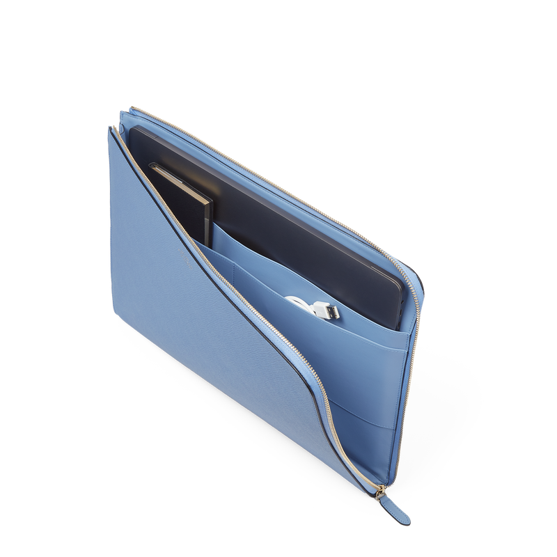 Small Laptop Case in Panama