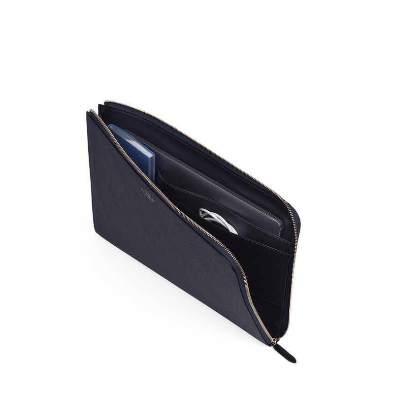 Small Laptop Case in Panama
